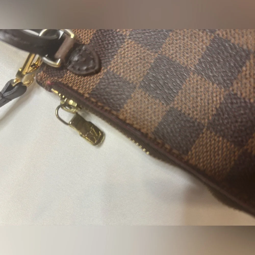 Louis Vuitton Damier Ebene Neverfull Pochette